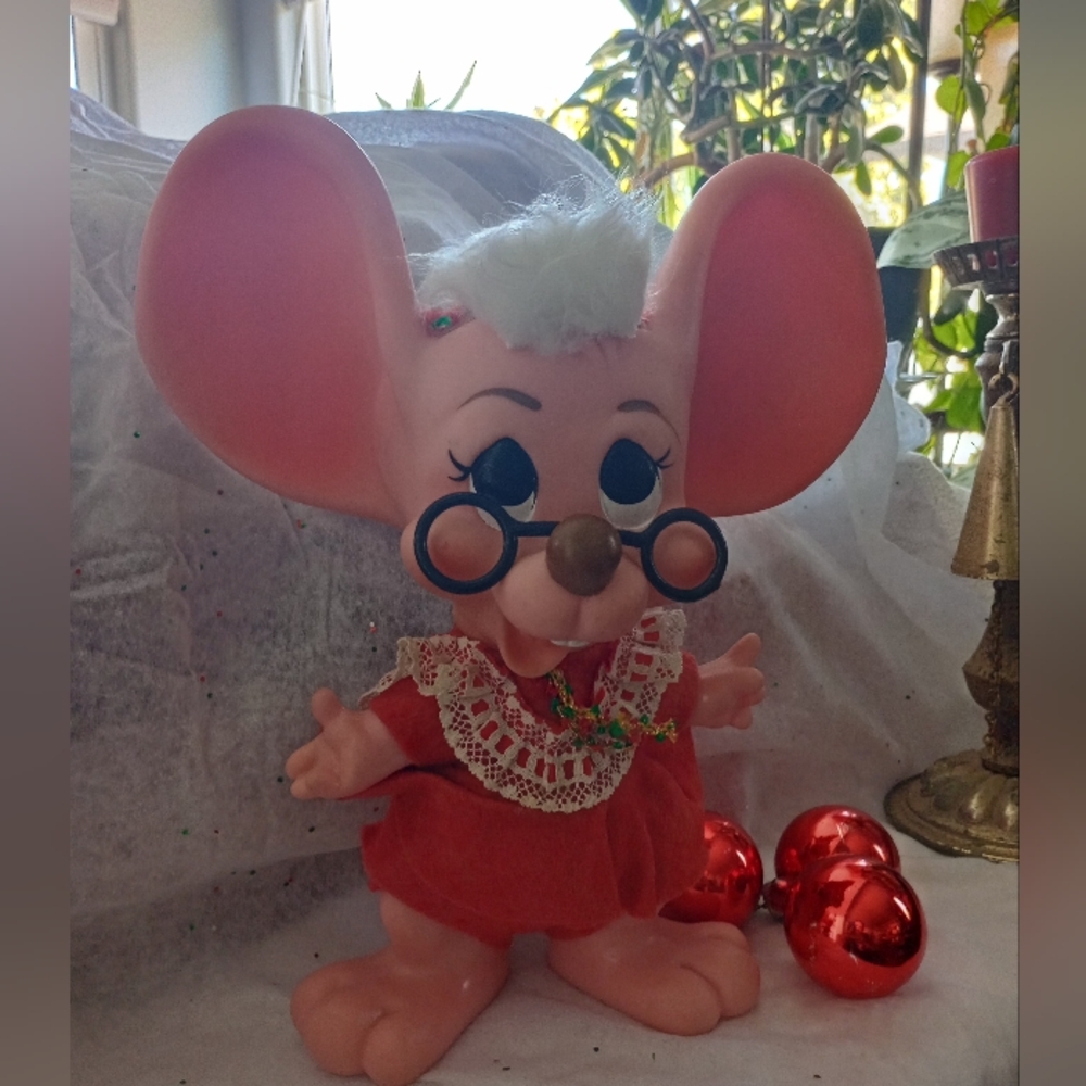 Vintage Christmas Mouse Figurines - Picture 2 of 7